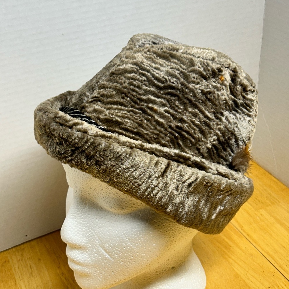 Vintage Faux Fur Bucket Hat with mustang emblem